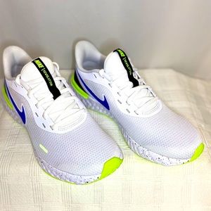 Nike Revolution 5
